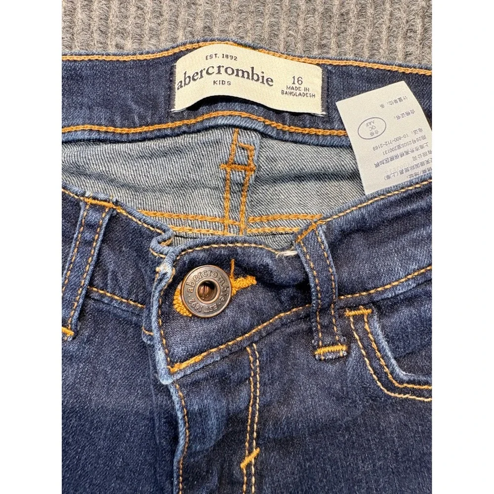 Abercrombie Kids Tan Cable Knit Sweater and Dark Wash Jeans Set Size 15/16